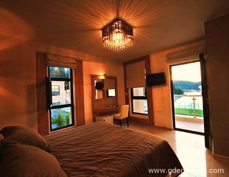 VILLA ANDRIANA